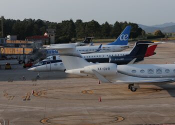 La «invasión» de jets de los ourensanos más ricos del mundo, fiel a su cita en Vigo