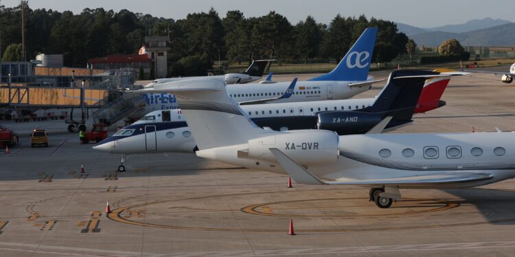 La «invasión» de jets de los ourensanos más ricos del mundo, fiel a su cita en Vigo