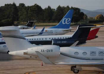 La «invasión» de jets de los ourensanos más ricos del mundo, fiel a su cita en Vigo