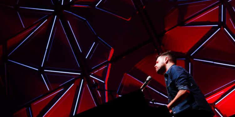 No mires a los ojos de Pablo López