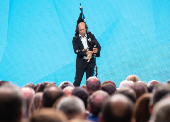 El vigués Carlos Núñez, Medalla de Oro de Galicia