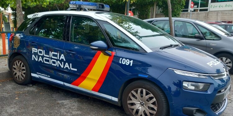 Detenida una mujer por dos robos con fuerza dentro de coches en Vigo