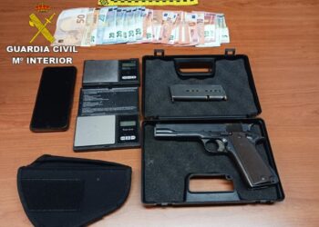 La Guardia Civil detiene a un hombre por vender droga en su vivienda de Ponteareas