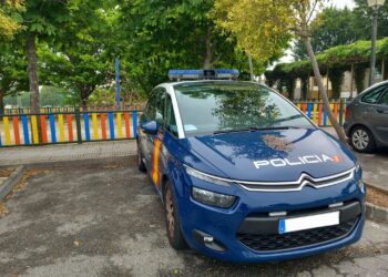 Rescatan en Vigo a una niña encerrada en un coche