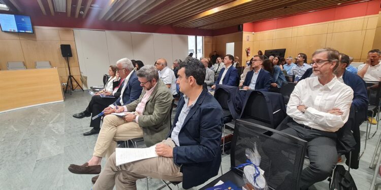 El sector pesquero alerta de que las limitaciones de la UE favorecen la invasión de la flota china