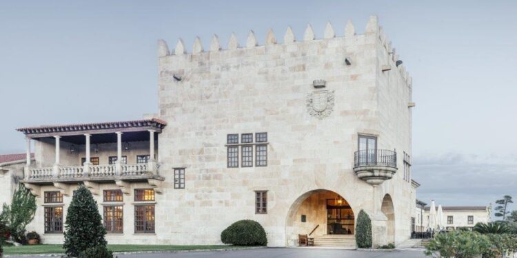 La comunidad de viajeros de Lonely Planet elige el Parador de Baiona como el más bonito de España