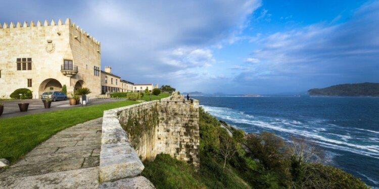 La comunidad de viajeros de Lonely Planet elige el Parador de Baiona como el más bonito de España