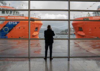 El buque patrulla ‘Ocean Guardian’  abre sus puertas al público en Vigo