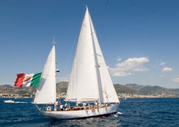 El buque escuela italiano ‘Stella Polare’ amarra en Vigo: «Es una oportunidad única»