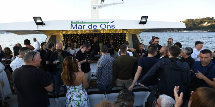 ‘Solpor a bocados’, la nueva propuesta gastronómica a bordo de Mar de Ons