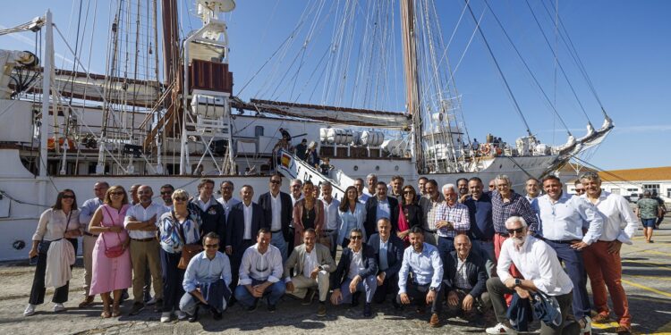 La CEP se sube al ‘Juan Sebastián Elcano’