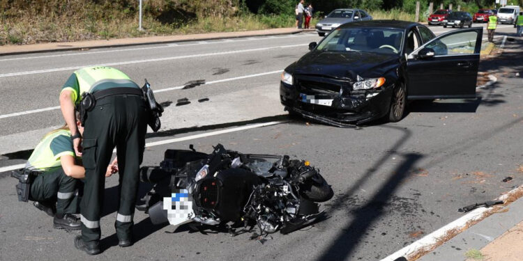 Fallece una joven en Vigo tras una colisión entre su moto y un coche