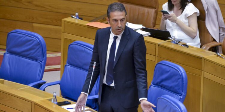 El conselleiro do Mar no es “optimista” con la revisión del veto a la flota de fondo y critica al comisario