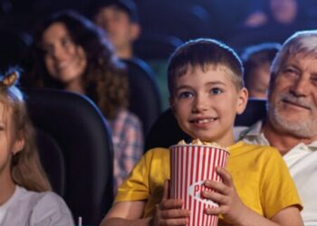 El CC Travesía de Vigo celebra el Día Internacional de los Abuelos sorteando entradas de cine
