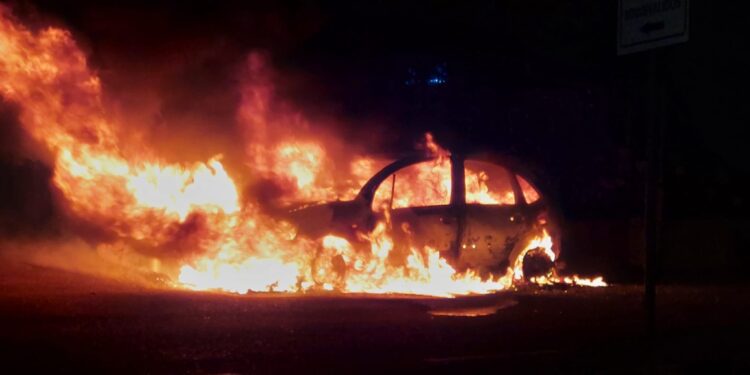Detenido en Vigo un hombre que calcinó un vehículo estacionado en un aparcamiento privado