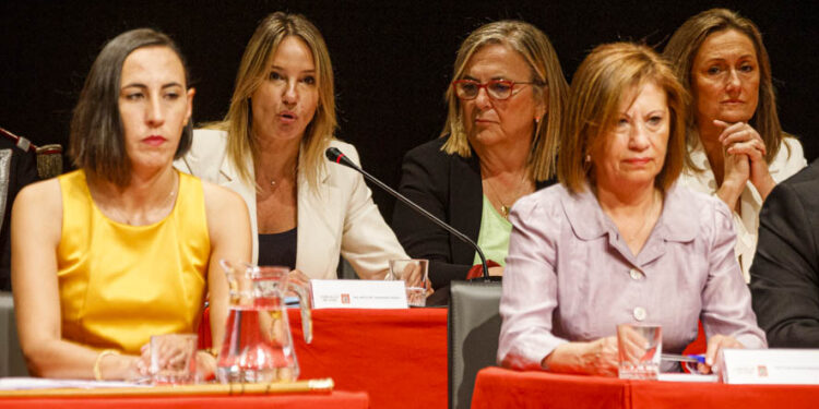 Exigen al PSOE que dé la cara tras la entrada en prisión del funcionario que enchufó a la cuñada de Carmela Silva