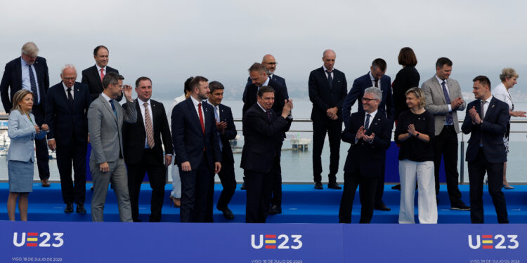 Sinkevicius emplaza la revisión del veto al dictamen del comité científico y Planas cree que “se extralimita”