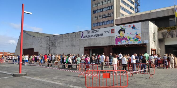 Furor por ver a David Bisbal en Vigo: colas de tres horas y venta online agotada en 40 minutos