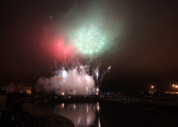 Los fuegos de Bouzas se podrán ver desde el mar, con paseo por la ría, catering y animación incluidos