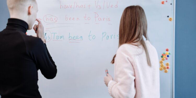 El Gran Vía de Vigo organiza un taller de inglés gratuito para niños con un profesor nativo