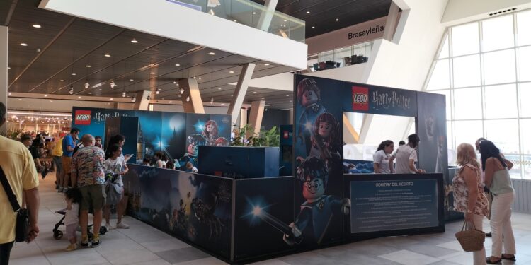 Un Harry Potter de lego inaugura el mes de la magia en Vigo