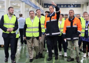 Una delegación de la UE visita la lonja y el mercado del Puerto de Vigo