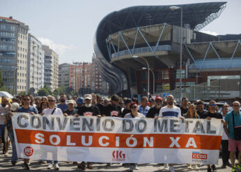 Tensión en la protesta del metal en Vigo con cargas policiales ante la factoría de Stellantis