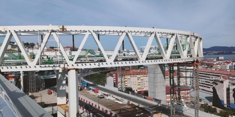 El PP de Vigo pone la obra del ascensor Halo como ejemplo de la “mala gestión” de Caballero