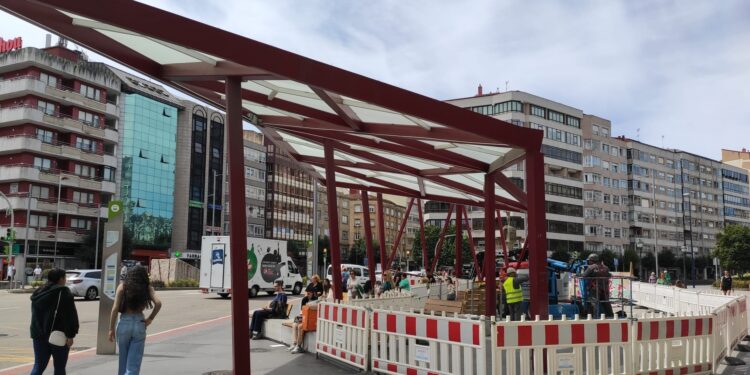 Comienza el montaje de la demandada protección que tendrá la marquesina de la plaza de América