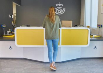 Las oficinas de Correos de Vigo y su área amplían los horarios para atender el voto por correo