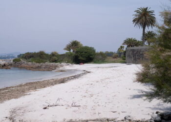 El buzo rescatado en una playa de Vigo sufrió un ataque de asma y fue salvado por un policía fuera de servicio
