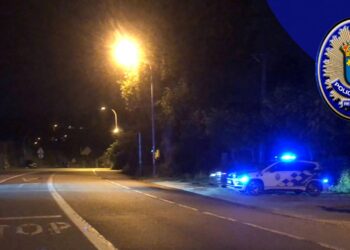 Desmontan una “quedada ilegal” de vehículos en Chapela y denuncian a un conductor por hacer ‘trompos’