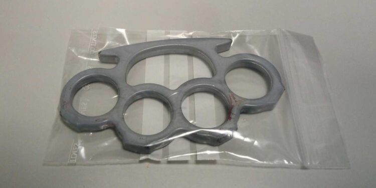 Interceptan a cuatro jóvenes tras agredir con un puño americano a otro hombre en Vigo