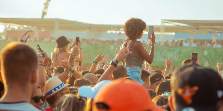 El Reggeaton Beach Festival de Nigrán cierra su cartel con Lírico en la Casa, Aina da Silva, Omy de Oro y Jeipy