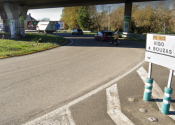 Herido grave un motorista en Vigo tras una colisión lateral con un coche