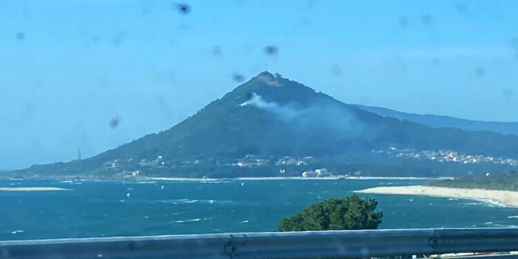 Incendio en el monte de Santa Trega en A Guarda