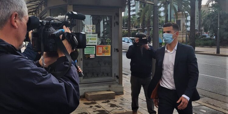 El Celta reitera su «enérgica» condena a «los hechos acontecidos» con Santi Mina y estudia medidas