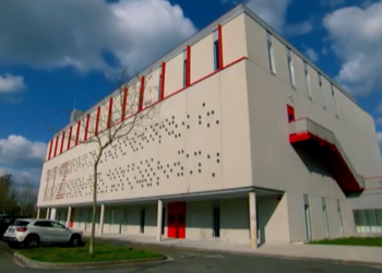 Evacuadas dos personas tras una colisión entre un camión y dos turismos en Gondomar
