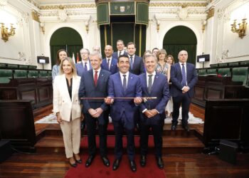 Luis López , nuevo presidente de la Diputación de Pontevedra, promete «soluciones diferentes y políticas distintas»