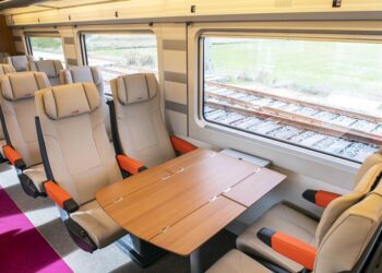 Un tren de AVLO, ‘low cost’ de Renfe, rueda en pruebas por primera vez por la red ferroviaria gallega