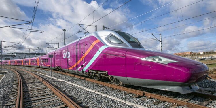 La ‘low cost’ de Renfe operará entre Galicia-Madrid en 2024; los trenes Avril llegarán en noviembre