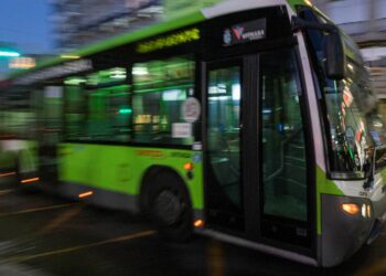 Vitrasa refuerza el servicio para las fiestas de Bouzas y pone una lanzadera para volver de la tirada de fuegos
