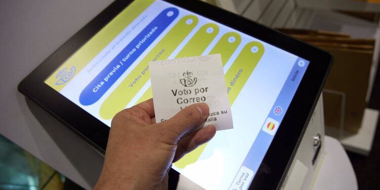 Correos recibe 146.000 solicitudes de voto por correo en Galicia; 44.000 de ellas en la provincia de Pontevedra