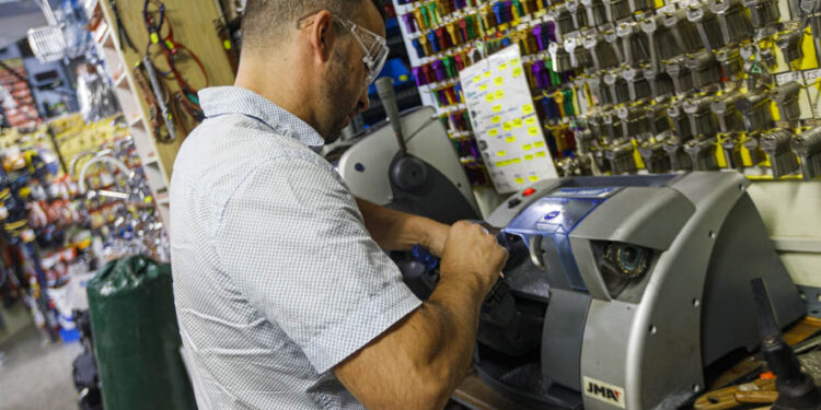 Ferretería Iturmendi: un legado de pasión y servicio en el corazón de Vigo