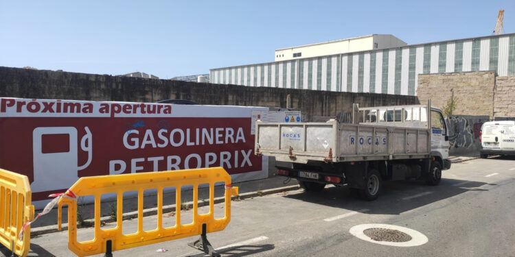 Una nueva gasolinera ‘low cost’ nace en Vigo, ahora a unos metros de la más polémica