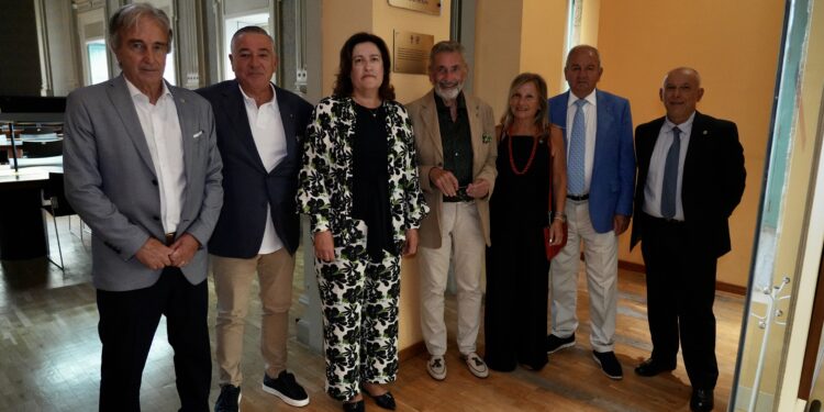 Una placa rememora el nacimiento del Celta, hace cien años, en la Biblioteca Pública de Vigo