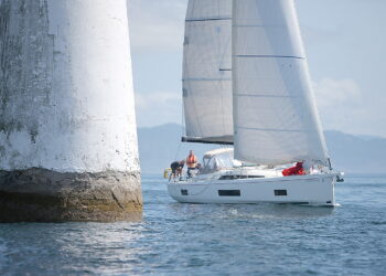 Eolo, ausente, convierte la etapa Combarro-A Pobra en una interminable procesión de la que sale líder el «Sailway»