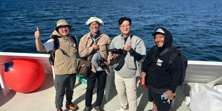 La televisión coreana graba los secretos y rincones de la ría de Vigo: «Galicia está por descubrir en Corea»