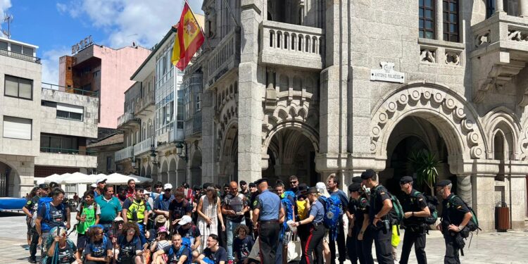 O Porriño recibe a peregrinos de la Associazione Mulino Sambuy de Turín que realizan el ‘CamminAutismo’
