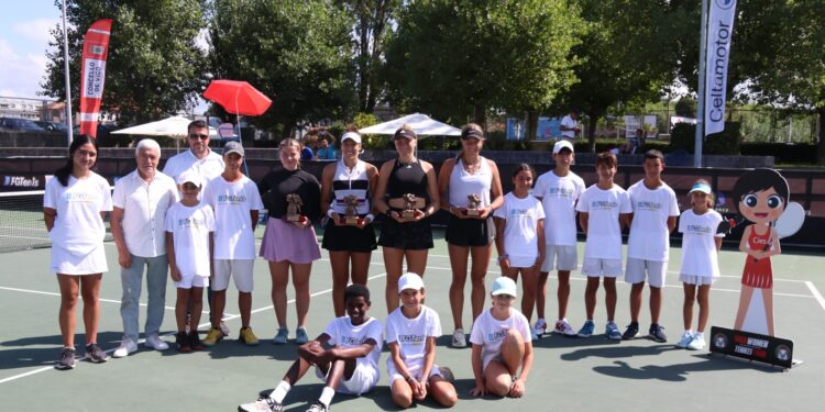 Berberovic y Grey, campeonas de dobles; Charo Esquiva sigue adelante
